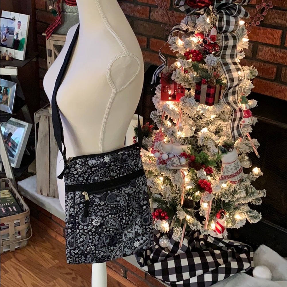 NWOT--Black and White Paisley Cross Body purse